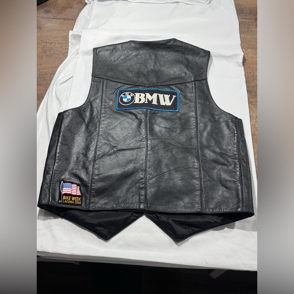 VINTAGE FMC BMW MOTORCYCLE LEATHER VEST‎ WITH COMMEMORATIVE PATCHES & PINS SZ 44